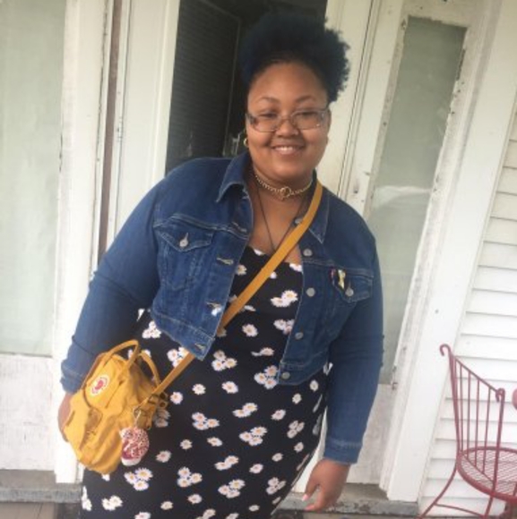 Meet your Posher, Destiny - Picture 3 of 5